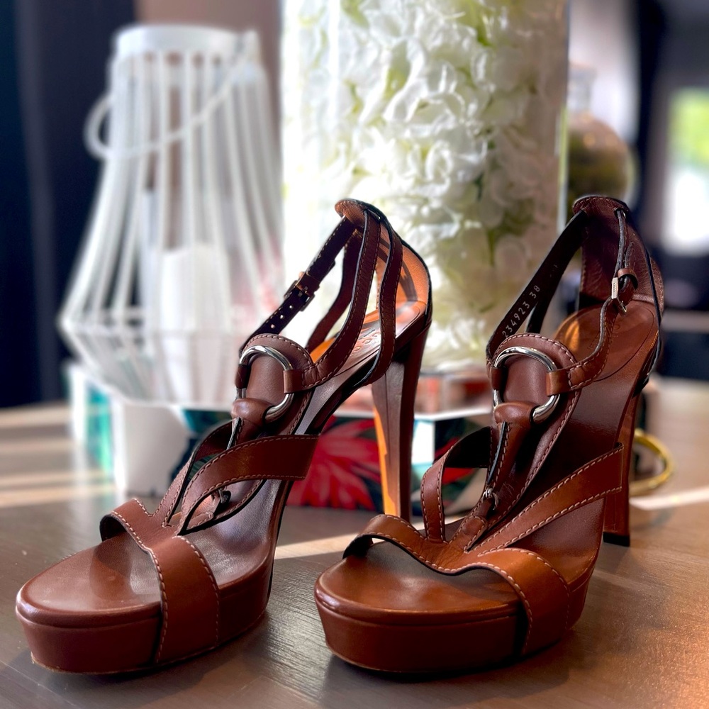 Gucci - Brown/Cognac Icon Bit T-strap Sandals Regular. Size 38